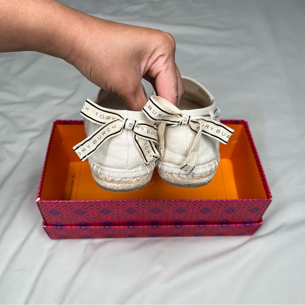 Tory Burch Cream and Black Espadrilles with Elegant Lacing - Picture 6 of 9